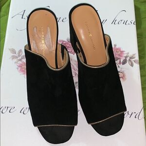 Tommy Hilfiger black suede 7 1/2 peep chunky heels